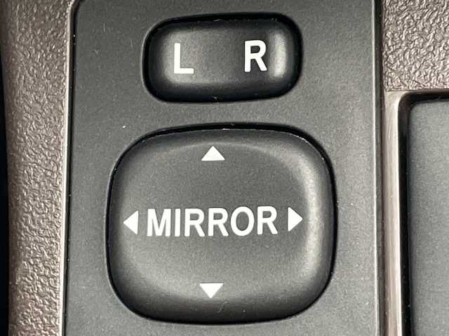 ダイハツ コペン ローブ 茨城県 2015(平27)年 3万km ブライトシルバーメタリック 社外SDナビ(Bluetooth/CD/DVD/フルセグTV)/ETC/横滑り防止装置/LEDオートライト/MTモード付AT/冷房AAC/アイドリングストップ/スマートキー/純正フロアマット/シートヒーター/レザーシート/社外16インチアルミホイール