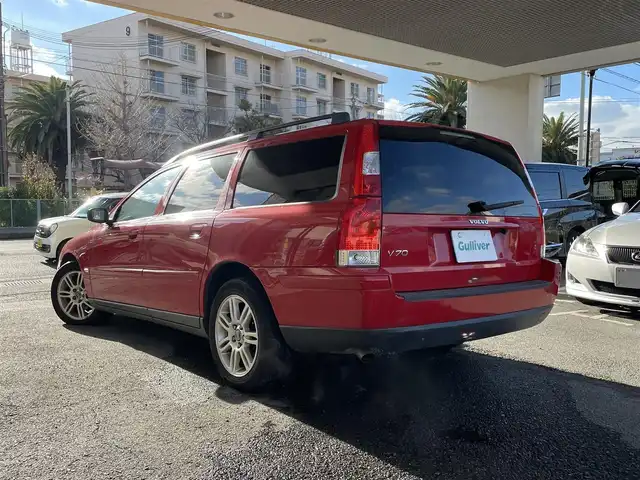 ボルボ Ｖ７０ 兵庫県 2006(平18)年 12.6万km ルビーレッドパール 社外ポータブルナビ・ワンセグ/純正オーディオ・CD・FM・AM/ETC/バックカメラ/シートヒーター/リモコンキー×1/ウィンターモード/社外フロアマット