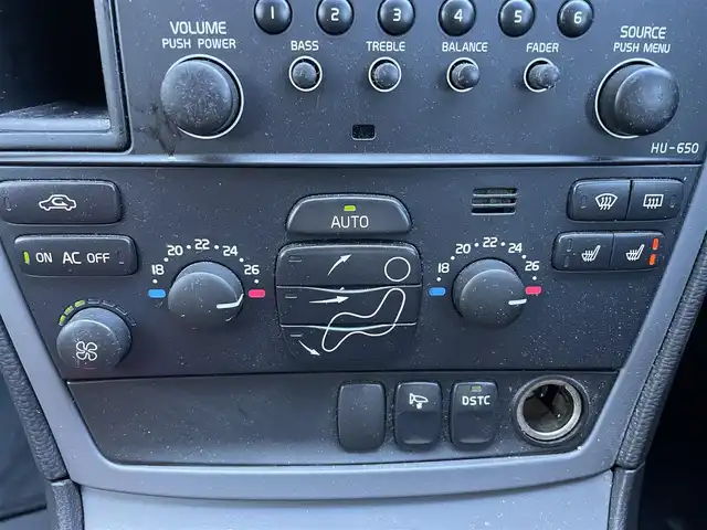 ボルボ Ｖ７０ 兵庫県 2006(平18)年 12.6万km ルビーレッドパール 社外ポータブルナビ・ワンセグ/純正オーディオ・CD・FM・AM/ETC/バックカメラ/シートヒーター/リモコンキー×1/ウィンターモード/社外フロアマット