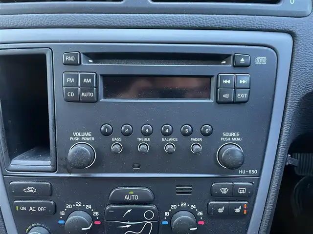 ボルボ Ｖ７０ 兵庫県 2006(平18)年 12.6万km ルビーレッドパール 社外ポータブルナビ・ワンセグ/純正オーディオ・CD・FM・AM/ETC/バックカメラ/シートヒーター/リモコンキー×1/ウィンターモード/社外フロアマット