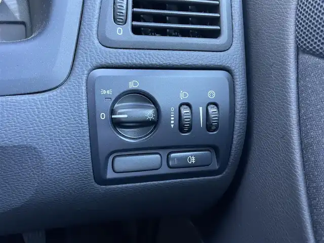 ボルボ Ｖ７０ 兵庫県 2006(平18)年 12.6万km ルビーレッドパール 社外ポータブルナビ・ワンセグ/純正オーディオ・CD・FM・AM/ETC/バックカメラ/シートヒーター/リモコンキー×1/ウィンターモード/社外フロアマット