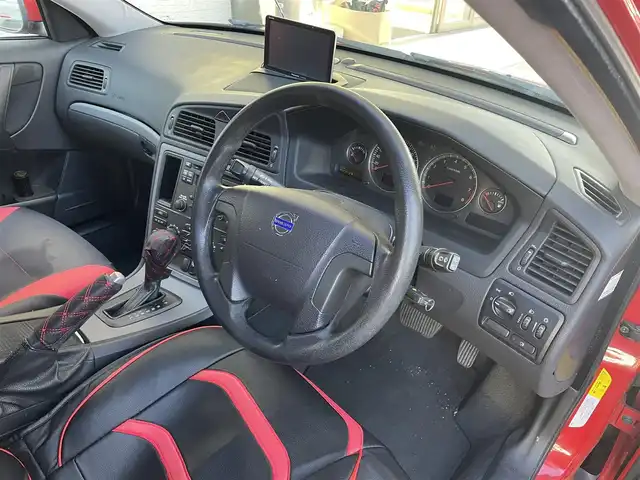 ボルボ Ｖ７０ 兵庫県 2006(平18)年 12.6万km ルビーレッドパール 社外ポータブルナビ・ワンセグ/純正オーディオ・CD・FM・AM/ETC/バックカメラ/シートヒーター/リモコンキー×1/ウィンターモード/社外フロアマット