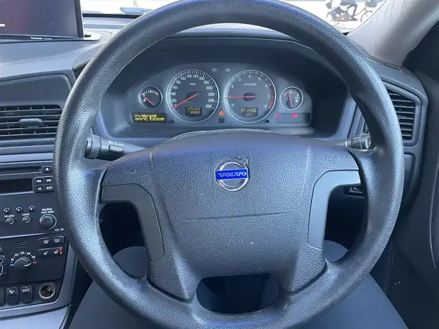 ボルボ Ｖ７０ 兵庫県 2006(平18)年 12.6万km ルビーレッドパール 社外ポータブルナビ・ワンセグ/純正オーディオ・CD・FM・AM/ETC/バックカメラ/シートヒーター/リモコンキー×1/ウィンターモード/社外フロアマット