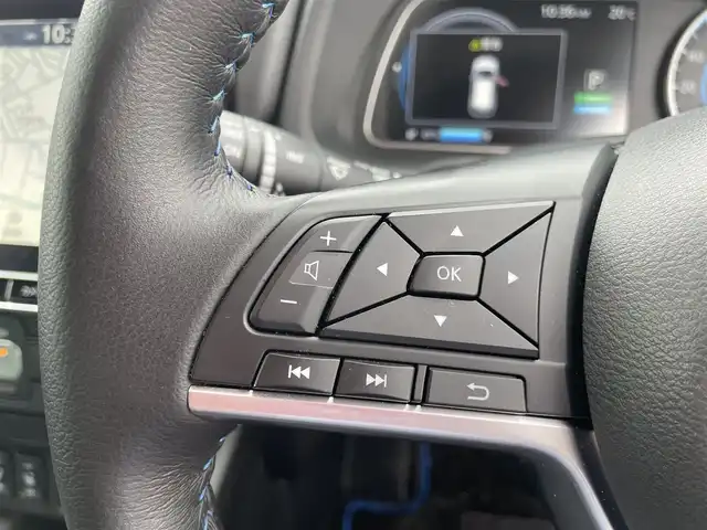 日産 リーフ X Vセレクション 三重県 2023(令5)年 3.3万km オーロラフレアブルーパール ワンオーナー/インテリジェントエマージェンシーブレーキ/クルーズコントロール/プロパイロット/フロント/バックソナー/インテリジェントアラウンドビューモニター/インテリジェントルームミラー（インナーミラー）/LEDヘッドランプ/オートライト/ルーフ同色電動オート格納ドアミラー/215/50R17 タイヤ/　＊17インチアルミホイール/電動パーキングブレーキ/革巻ステアリングホイール/ステアリングスイッチ/ステアリングヒーター/SRSエアバック（運転席/助手席/サイド/カーテン）/プラズマクラスターオートエアコン/シートヒーター（運転席/助手席）/インテリジェントキー/プッシュスタート