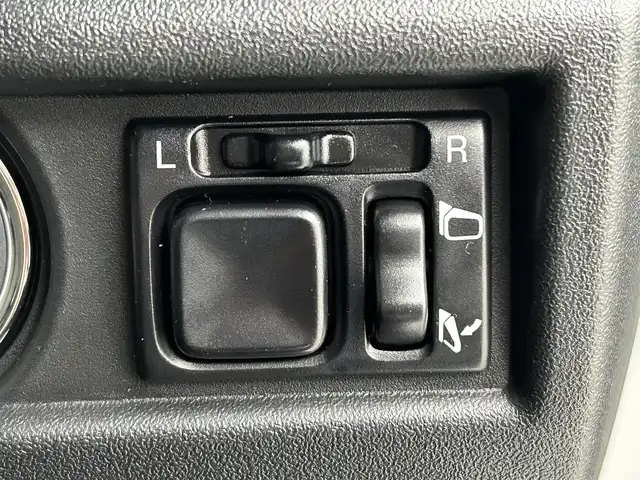 スズキ ジムニー XC 福岡県 2025(令7)年 0.1万km未満 ミディアムグレー 登録済未使用車　/オーディオレス仕様　/クルーズコントロール　/コーナーセンサー　/衝突被害軽減　/レーンキープ　/ヒルディセントコントロール　/アイドリングストップ　/シートヒーター　/ヒーテッドドアミラー　/ＬＥＤ