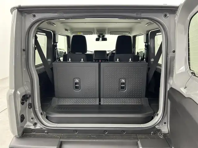 スズキ ジムニー XC 福岡県 2025(令7)年 0.1万km未満 ミディアムグレー 登録済未使用車　/オーディオレス仕様　/クルーズコントロール　/コーナーセンサー　/衝突被害軽減　/レーンキープ　/ヒルディセントコントロール　/アイドリングストップ　/シートヒーター　/ヒーテッドドアミラー　/ＬＥＤ