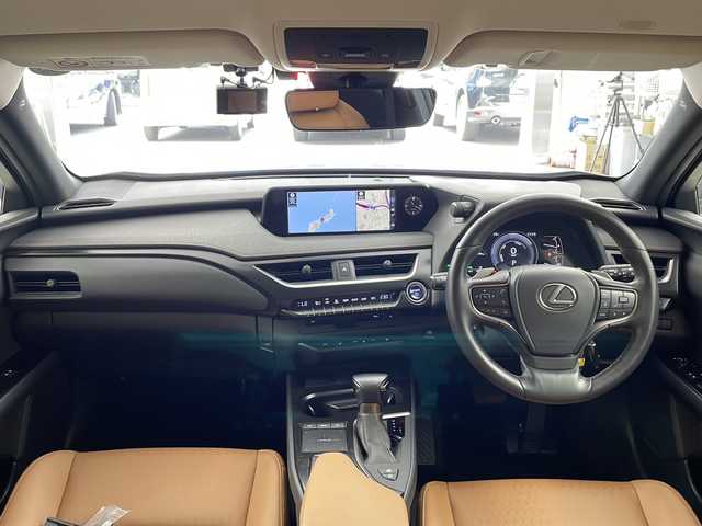 レクサス ＵＸ 250h バージョンC 兵庫県 2020(令2)年 4.4万km ソニックチタニウム ・純正ナビ＆TV＆BT＆CD＆DVD＆USB＆AUX/・全方位カメラ/・LEXUSsafety/・レーダークルーズコントロール/・BSM/・ビルトインETC2.0/・前後ドライブレコーダー/・革シート/・パワーシート/・シートヒーター/・メモリーシート/・ステアリングヒーター/・パドルシフト/・LEDオートライト/・フォグランプ/・オートマチックハイビーム/・純正17インチAW/・純正フロアマット/・防眩ミラー/・スペアキー