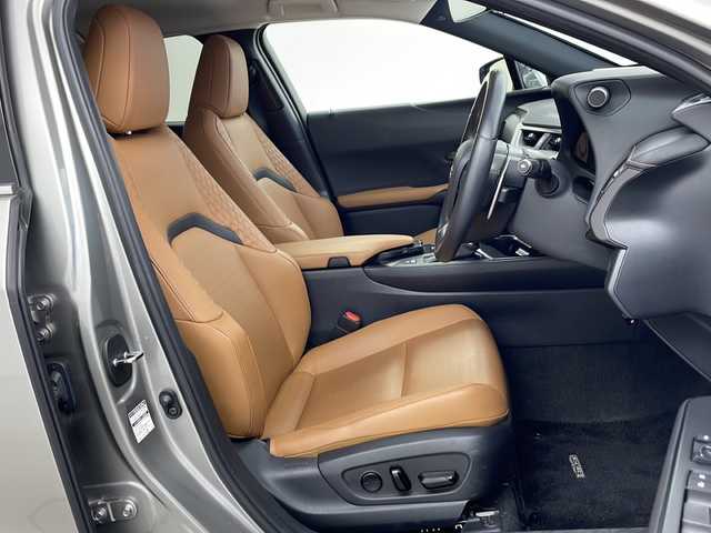 レクサス ＵＸ 250h バージョンC 兵庫県 2020(令2)年 4.4万km ソニックチタニウム ・純正ナビ＆TV＆BT＆CD＆DVD＆USB＆AUX/・全方位カメラ/・LEXUSsafety/・レーダークルーズコントロール/・BSM/・ビルトインETC2.0/・前後ドライブレコーダー/・革シート/・パワーシート/・シートヒーター/・メモリーシート/・ステアリングヒーター/・パドルシフト/・LEDオートライト/・フォグランプ/・オートマチックハイビーム/・純正17インチAW/・純正フロアマット/・防眩ミラー/・スペアキー