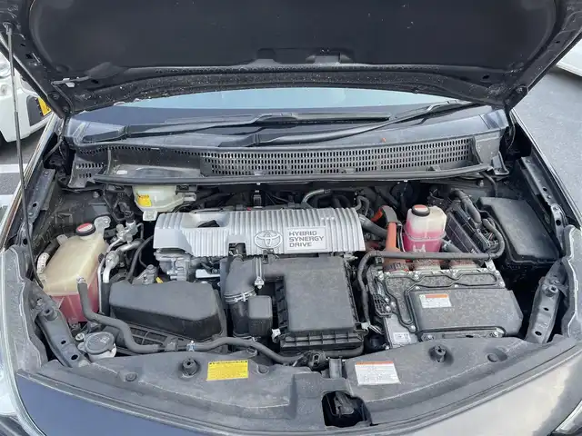 トヨタ プリウス α S ツーリングセレクション 大阪府 2015(平27)年 12.8万km アティチュードブラックマイカ (株)IDOMが運営する【じしゃロン東大阪店】の自社ローン専用車両になります。こちらは現金またはオートローンご利用時の価格です。自社ローンご希望の方は別途その旨お申付け下さい/後期型/純正SDナビ【NSZT-W64】/フルセグTV/バックカメラ/LEDヘッドライト/スマートキー＆プッシュスタート/ビルトインETC/純正17インチアルミ/取説＆保証書