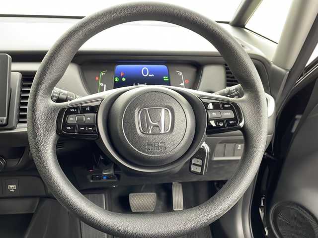 ホンダ フィット e:HEVベーシック 千葉県 2023(令5)年 1万km クリスタルブラックパール Honda SENSING/・衝突軽減ブレーキ/・先行車発進お知らせ機能/・路外逸脱制御機能/・標識認識機能/・レーダークルーズコントロール/・車線維持支援/・誤発進抑制機能/・後方誤発進抑制機能/純正8インチインターナビ/・フルセグTV/・Bluetooth接続/・CD/DVD再生機能/バックカメラ/スマートキー/前後コーナーセンサー/LEDヘッドライト/