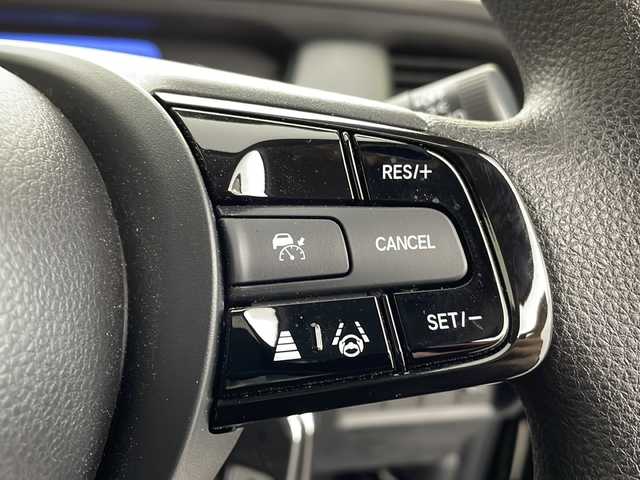 ホンダ フィット e:HEVベーシック 千葉県 2023(令5)年 1万km クリスタルブラックパール Honda SENSING/・衝突軽減ブレーキ/・先行車発進お知らせ機能/・路外逸脱制御機能/・標識認識機能/・レーダークルーズコントロール/・車線維持支援/・誤発進抑制機能/・後方誤発進抑制機能/純正8インチインターナビ/・フルセグTV/・Bluetooth接続/・CD/DVD再生機能/バックカメラ/スマートキー/前後コーナーセンサー/LEDヘッドライト/