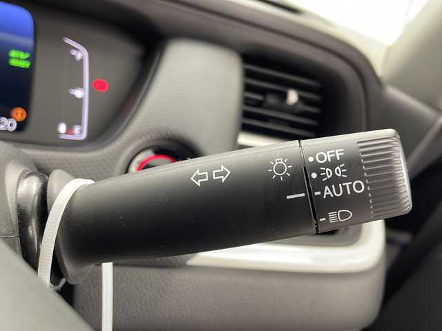 ホンダ フィット e:HEVベーシック 千葉県 2023(令5)年 1万km クリスタルブラックパール Honda SENSING/・衝突軽減ブレーキ/・先行車発進お知らせ機能/・路外逸脱制御機能/・標識認識機能/・レーダークルーズコントロール/・車線維持支援/・誤発進抑制機能/・後方誤発進抑制機能/純正8インチインターナビ/・フルセグTV/・Bluetooth接続/・CD/DVD再生機能/バックカメラ/スマートキー/前後コーナーセンサー/LEDヘッドライト/