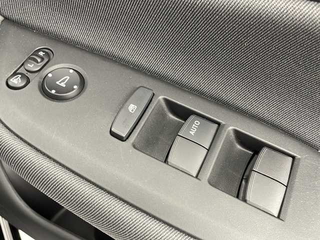 ホンダ フィット e:HEVベーシック 千葉県 2023(令5)年 1万km クリスタルブラックパール Honda SENSING/・衝突軽減ブレーキ/・先行車発進お知らせ機能/・路外逸脱制御機能/・標識認識機能/・レーダークルーズコントロール/・車線維持支援/・誤発進抑制機能/・後方誤発進抑制機能/純正8インチインターナビ/・フルセグTV/・Bluetooth接続/・CD/DVD再生機能/バックカメラ/スマートキー/前後コーナーセンサー/LEDヘッドライト/