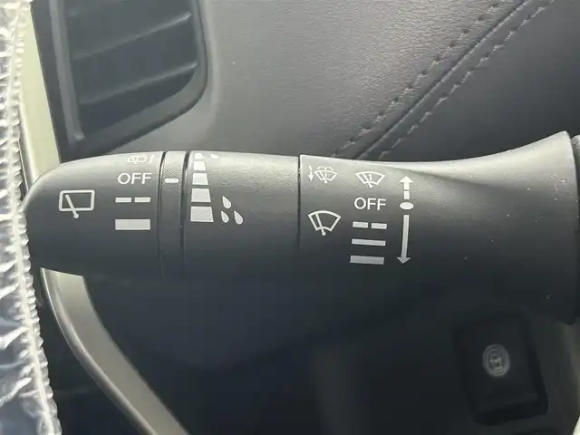 日産 セレナ ハイウェイスター 埼玉県 2020(令2)年 5.4万km パール 純正９型ナビ　フルセグ　ＤＶＤ　ＨＤＭＩ　純正１１型フリップダウンモニター　アラウンドビューモニター　　両側電動スライドドア　ナビ連動ドライブレコーダー　フロントスポイラー　ＬＥＤヘッドライト　ＥＴＣ