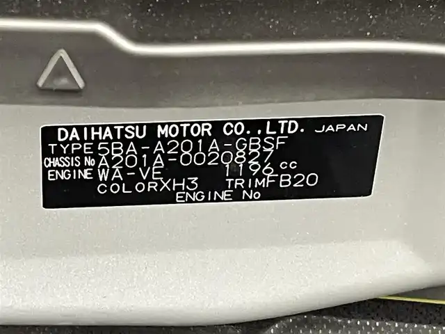 トヨタ ライズ Z 熊本県 2022(令4)年 1.6万km ブラックマイカメタリック/シャイニングホワイトパール 社外ディスプレイオーディオ（ＡｐｐｌＣａｒＰｌａｙ・ＡｎｄｒｏｉｄＡｕｔｏ・ＢＴ）　/バックカメラ　/前後クリアランスソナー　/前席シートヒーター　/スマートアシスト/・衝突警報機能/・車線逸脱警報/・誤発進制御機能/・レーンキープアシスト/・アダブティブクルーズコントロール/・ふらつき警報機能/・オートマチックハイビーム/横滑り防止/アイドリングストップ/純正１７インチAW/オートライト/LEDヘッドライト/フォグライト/スマートキー/プッシュスタート/スペアキー1本
