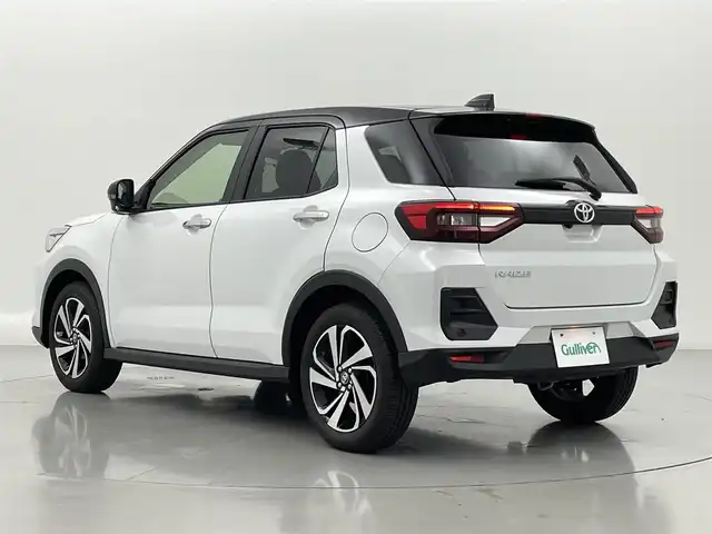 トヨタ ライズ Z 熊本県 2022(令4)年 1.6万km ブラックマイカメタリック/シャイニングホワイトパール 社外ディスプレイオーディオ（ＡｐｐｌＣａｒＰｌａｙ・ＡｎｄｒｏｉｄＡｕｔｏ・ＢＴ）　/バックカメラ　/前後クリアランスソナー　/前席シートヒーター　/スマートアシスト/・衝突警報機能/・車線逸脱警報/・誤発進制御機能/・レーンキープアシスト/・アダブティブクルーズコントロール/・ふらつき警報機能/・オートマチックハイビーム/横滑り防止/アイドリングストップ/純正１７インチAW/オートライト/LEDヘッドライト/フォグライト/スマートキー/プッシュスタート/スペアキー1本