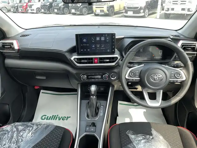 トヨタ ライズ Z 熊本県 2022(令4)年 1.6万km ブラックマイカメタリック/シャイニングホワイトパール 社外ディスプレイオーディオ（ＡｐｐｌＣａｒＰｌａｙ・ＡｎｄｒｏｉｄＡｕｔｏ・ＢＴ）　/バックカメラ　/前後クリアランスソナー　/前席シートヒーター　/スマートアシスト/・衝突警報機能/・車線逸脱警報/・誤発進制御機能/・レーンキープアシスト/・アダブティブクルーズコントロール/・ふらつき警報機能/・オートマチックハイビーム/横滑り防止/アイドリングストップ/純正１７インチAW/オートライト/LEDヘッドライト/フォグライト/スマートキー/プッシュスタート/スペアキー1本
