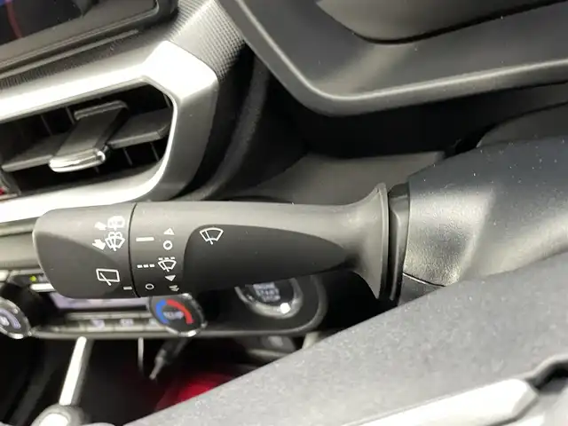 トヨタ ライズ Z 熊本県 2022(令4)年 1.6万km ブラックマイカメタリック/シャイニングホワイトパール 社外ディスプレイオーディオ（ＡｐｐｌＣａｒＰｌａｙ・ＡｎｄｒｏｉｄＡｕｔｏ・ＢＴ）　/バックカメラ　/前後クリアランスソナー　/前席シートヒーター　/スマートアシスト/・衝突警報機能/・車線逸脱警報/・誤発進制御機能/・レーンキープアシスト/・アダブティブクルーズコントロール/・ふらつき警報機能/・オートマチックハイビーム/横滑り防止/アイドリングストップ/純正１７インチAW/オートライト/LEDヘッドライト/フォグライト/スマートキー/プッシュスタート/スペアキー1本