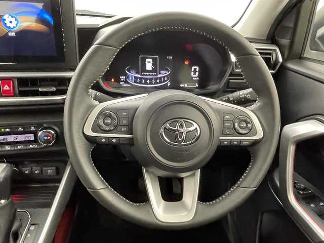 トヨタ ライズ Z 熊本県 2022(令4)年 1.6万km ブラックマイカメタリック/シャイニングホワイトパール 社外ディスプレイオーディオ（ＡｐｐｌＣａｒＰｌａｙ・ＡｎｄｒｏｉｄＡｕｔｏ・ＢＴ）　/バックカメラ　/前後クリアランスソナー　/前席シートヒーター　/スマートアシスト/・衝突警報機能/・車線逸脱警報/・誤発進制御機能/・レーンキープアシスト/・アダブティブクルーズコントロール/・ふらつき警報機能/・オートマチックハイビーム/横滑り防止/アイドリングストップ/純正１７インチAW/オートライト/LEDヘッドライト/フォグライト/スマートキー/プッシュスタート/スペアキー1本