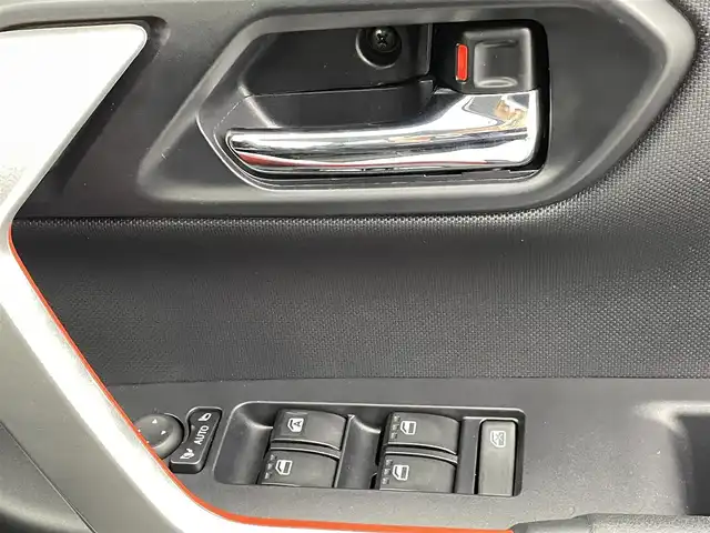 トヨタ ライズ Z 熊本県 2022(令4)年 1.6万km ブラックマイカメタリック/シャイニングホワイトパール 社外ディスプレイオーディオ（ＡｐｐｌＣａｒＰｌａｙ・ＡｎｄｒｏｉｄＡｕｔｏ・ＢＴ）　/バックカメラ　/前後クリアランスソナー　/前席シートヒーター　/スマートアシスト/・衝突警報機能/・車線逸脱警報/・誤発進制御機能/・レーンキープアシスト/・アダブティブクルーズコントロール/・ふらつき警報機能/・オートマチックハイビーム/横滑り防止/アイドリングストップ/純正１７インチAW/オートライト/LEDヘッドライト/フォグライト/スマートキー/プッシュスタート/スペアキー1本