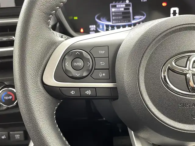 トヨタ ライズ Z 熊本県 2022(令4)年 1.6万km ブラックマイカメタリック/シャイニングホワイトパール 社外ディスプレイオーディオ（ＡｐｐｌＣａｒＰｌａｙ・ＡｎｄｒｏｉｄＡｕｔｏ・ＢＴ）　/バックカメラ　/前後クリアランスソナー　/前席シートヒーター　/スマートアシスト/・衝突警報機能/・車線逸脱警報/・誤発進制御機能/・レーンキープアシスト/・アダブティブクルーズコントロール/・ふらつき警報機能/・オートマチックハイビーム/横滑り防止/アイドリングストップ/純正１７インチAW/オートライト/LEDヘッドライト/フォグライト/スマートキー/プッシュスタート/スペアキー1本