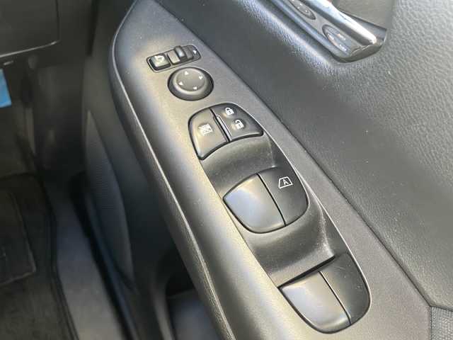 日産 セレナ 静岡県 2018(平30)年 6.3万km ブリリアントホワイトパール プロパイロット/・エマージェンシーブレーキ/・アクティブクルーズコントロール/・レーンキープアシスト/・パーキングアシスト/・ロードサインアシスト/純正ナビ/・フルセグTV/・CD/DVD/Bluetooth/ラジオ/主要装備/・両側パワースライドドア/・フリップダウンモニター/・スマートルームミラー/・ETC/・シートヒーター/・ハンドルヒーター/・コーナーセンサー/・ステアリングリモコン/・オートライト/・オートホールド/・プッシュスタート/・スマートキー