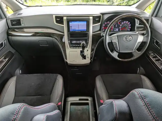トヨタ ヴェルファイア 2．4Z ゴールデンアイズ 栃木県 2013(平25)年 12.2万km ホワイトパールクリスタルシャイン (株)IDOMが運営する【じしゃロン宇都宮店】の自社ローン専用車両になります。こちらは現金またはオートローンご利用時の価格です。自社ローンご希望の方は別途その旨お申付け下さい/禁煙車/サンルーフ/フリップダウンモニター/ＥＴＣ/社外７型ナビ/Ｂｌｕｅｔｏｏｔｈ接続/ＣＤ／ＤＶＤ/バックカメラ/オットマン/コーナーセンサー/パーキングアシスト/カーテンエアバッグ/両側パワースライドドア/オートライト/スマートキー/プッシュスタート/ドアバイザー/ウィンカーミラー/パワーバックドア
