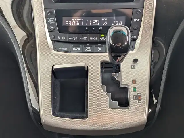 トヨタ ヴェルファイア 2．4Z ゴールデンアイズ 栃木県 2013(平25)年 12.2万km ホワイトパールクリスタルシャイン (株)IDOMが運営する【じしゃロン宇都宮店】の自社ローン専用車両になります。こちらは現金またはオートローンご利用時の価格です。自社ローンご希望の方は別途その旨お申付け下さい/禁煙車/サンルーフ/フリップダウンモニター/ＥＴＣ/社外７型ナビ/Ｂｌｕｅｔｏｏｔｈ接続/ＣＤ／ＤＶＤ/バックカメラ/オットマン/コーナーセンサー/パーキングアシスト/カーテンエアバッグ/両側パワースライドドア/オートライト/スマートキー/プッシュスタート/ドアバイザー/ウィンカーミラー/パワーバックドア