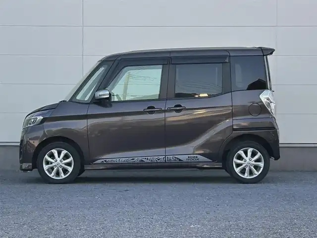 日産 デイズ ルークス ハイウェイスターX 茨城県 2019(令1)年 1.5万km アッシュブラウンM 純正ナビ/Bluetooth/パノラミックビューモニター/リアエアコン/片側パワースライドドア/ETC/LEDヘッドライト/純正アルミホイール/純正フロアマット/レーンキープアシスト/コーナーセンサー/USB入力端子/スマートキー