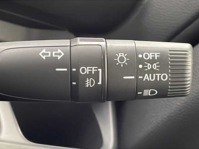 ホンダ Ｎ ＢＯＸ カスタム L 千葉県 2023(令5)年 0.5万km ミッドナイトブルービームM ホンダセンシング/　レーダークルーズコントロール/標識認識機能/　レーンキープアシスト/衝突軽減ブレーキ/　クリアランスソナー/先行車発進告知/純正メモリナビ（LXU337NBi）/　Bluetooth/フルセグTV/CD/DVD/　AppleCarpla/AndroidAuto/バックカメラ/ドライブレコーダー前後/電動パーキング/オートホールド/社外ETC/両側パワースライドドア/前席シートヒーター/シートバックテーブル/ロールサンシェード/LEDヘッドライト/オートライト/オートハイビーム/フォグランプ/フロアマット
