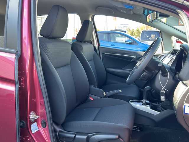 ホンダ フィット 13G F コンフォートED 長野県 2018(平30)年 0.6万km ルージュアメジストM ・純正7インチSDナビゲーション/CD ワンセグTV Bluetooth/・バックカメラ/・ビルトインETC/・ホンダセンシング/・レーンキープアシスト/・レーダークルーズコントロール/・アイドリングストップ/・横滑り防止装置/・ウィンカーミラー/・電動格納ミラー/・スマートキー/・エンジンプッシュスタート