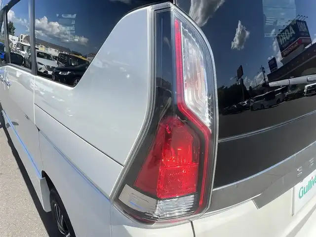 日産 セレナ ハイウェイスター 秋田県 2017(平29)年 8.5万km ブリリアントホワイトパール ４WD/衝突軽減システム/LEDヘッドライト/両側パワスラ/社外ナビ/フルセグ/社外アルミ/スマートキー/アイドリングストップ/プッシュスタート/クルーズコントロール/ステアリングスイッチ/フリップダウンモニター/純正エンジンスターター/社外フロアマット/純正ドアバイザー/オートライト/ダブルオートエアコン/パワーステアリング/パワーウィンドウ/レベライザー/横滑り防止/盗難防止装置/寒冷地仕様/電動格納ウィンカーミラー/取扱説明書