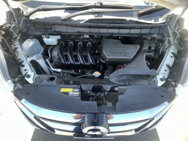 日産 セレナ ハイウェイスター 秋田県 2017(平29)年 8.5万km ブリリアントホワイトパール ４WD/衝突軽減システム/LEDヘッドライト/両側パワスラ/社外ナビ/フルセグ/社外アルミ/スマートキー/アイドリングストップ/プッシュスタート/クルーズコントロール/ステアリングスイッチ/フリップダウンモニター/純正エンジンスターター/社外フロアマット/純正ドアバイザー/オートライト/ダブルオートエアコン/パワーステアリング/パワーウィンドウ/レベライザー/横滑り防止/盗難防止装置/寒冷地仕様/電動格納ウィンカーミラー/取扱説明書