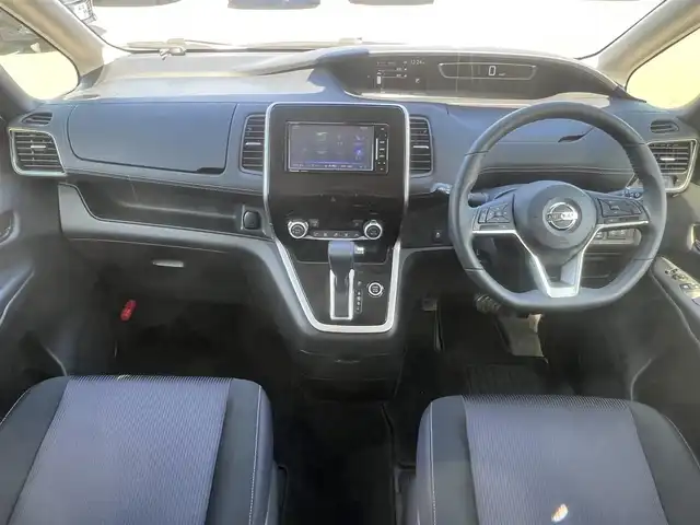 日産 セレナ ハイウェイスター 秋田県 2017(平29)年 8.5万km ブリリアントホワイトパール ４WD/衝突軽減システム/LEDヘッドライト/両側パワスラ/社外ナビ/フルセグ/社外アルミ/スマートキー/アイドリングストップ/プッシュスタート/クルーズコントロール/ステアリングスイッチ/フリップダウンモニター/純正エンジンスターター/社外フロアマット/純正ドアバイザー/オートライト/ダブルオートエアコン/パワーステアリング/パワーウィンドウ/レベライザー/横滑り防止/盗難防止装置/寒冷地仕様/電動格納ウィンカーミラー/取扱説明書