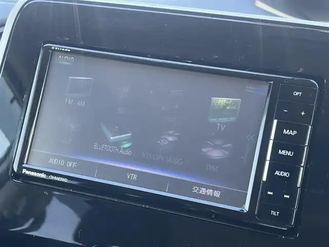 日産 セレナ ハイウェイスター 秋田県 2017(平29)年 8.5万km ブリリアントホワイトパール ４WD/衝突軽減システム/LEDヘッドライト/両側パワスラ/社外ナビ/フルセグ/社外アルミ/スマートキー/アイドリングストップ/プッシュスタート/クルーズコントロール/ステアリングスイッチ/フリップダウンモニター/純正エンジンスターター/社外フロアマット/純正ドアバイザー/オートライト/ダブルオートエアコン/パワーステアリング/パワーウィンドウ/レベライザー/横滑り防止/盗難防止装置/寒冷地仕様/電動格納ウィンカーミラー/取扱説明書