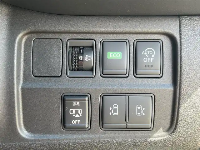 日産 セレナ ハイウェイスター 秋田県 2017(平29)年 8.5万km ブリリアントホワイトパール ４WD/衝突軽減システム/LEDヘッドライト/両側パワスラ/社外ナビ/フルセグ/社外アルミ/スマートキー/アイドリングストップ/プッシュスタート/クルーズコントロール/ステアリングスイッチ/フリップダウンモニター/純正エンジンスターター/社外フロアマット/純正ドアバイザー/オートライト/ダブルオートエアコン/パワーステアリング/パワーウィンドウ/レベライザー/横滑り防止/盗難防止装置/寒冷地仕様/電動格納ウィンカーミラー/取扱説明書