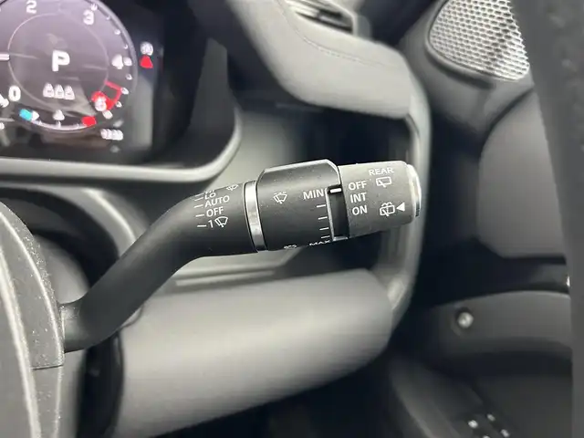 ランドローバー ランドローバー ディフェンダー 110XダイナミックSE 愛知県 2023(令5)年 4.7万km 黒 エクステンデッドブラックエクステリアパック/サンルーフ/純正ナビ/（Bluetooth/AM/FM）/全方位カメラ/純正20インチAW/ワンオーナー/ブラインドスポットモニター/純正フロアマット/衝突軽減システム/ACC/レーンキープ/オートライト/スマートキー/ダウンヒルアシストコントロール/パドルシフト/ソナー/ハーフレザー/パワーシート/ステアリングリモコン/電子パーキング/メモリシート/電動格納ミラー/ルーフレール
