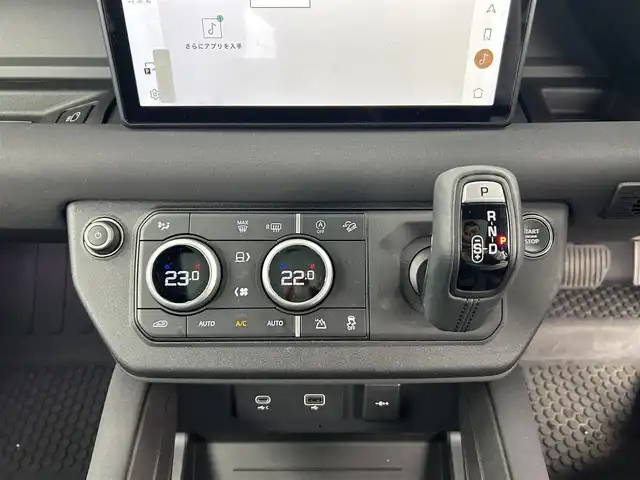 ランドローバー ランドローバー ディフェンダー 110XダイナミックSE 愛知県 2023(令5)年 4.7万km 黒 エクステンデッドブラックエクステリアパック/サンルーフ/純正ナビ/（Bluetooth/AM/FM）/全方位カメラ/純正20インチAW/ワンオーナー/ブラインドスポットモニター/純正フロアマット/衝突軽減システム/ACC/レーンキープ/オートライト/スマートキー/ダウンヒルアシストコントロール/パドルシフト/ソナー/ハーフレザー/パワーシート/ステアリングリモコン/電子パーキング/メモリシート/電動格納ミラー/ルーフレール