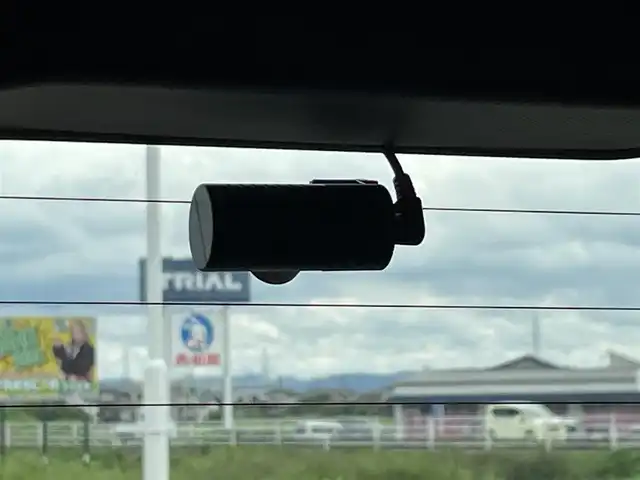 トヨタ ノア Si ダブルバイビーⅡ 佐賀県 2020(令2)年 4.5万km ホワイトパールクリスタルシャイン 純正9インチSDナビゲーション/・フルセグTV/CD/DVD/SD/Bluetooth/純正フリップダウンモニター/バックカメラ/前後ドライブレコーダー/ETC/両側パワースライドドア/後席エアコン/ハーフレザーシート/キャプテンシート/後席サンシェード/ISOFIX対応/革巻きステアリング/ステアリングリモコン/純正16インチアルミホイール/純正LEDヘッドライト/・オートマチックハイビーム/純正LEDフォグランプ/純正フロアマット/純正ドアバイザ―/取扱説明書/トヨタセーフティセンス/・クルーズコントロール/・レーンディパーチャーアラート/・プリクラッシュセーフティ/・クリアランスソナー