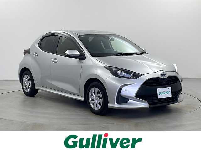 トヨタ ヤリス ハイブリッド X 栃木県 2020(令2)年 4万km シルバーM 純正8インチナビ/（AM/FM/Bluetooth/USB)/トヨタセーフティセンス/・衝突軽減ブレーキ/・レーンキープアシスト/・追従式クルーズコントロール/・オートマチックハイビーム/・クリアランスソナー/オートライト/ステアリングスイッチ/横滑り防止装置/前方ドライブレコーダー/禁煙車/ETC/スペアキー有/純正フロアマット/ドアバイザー