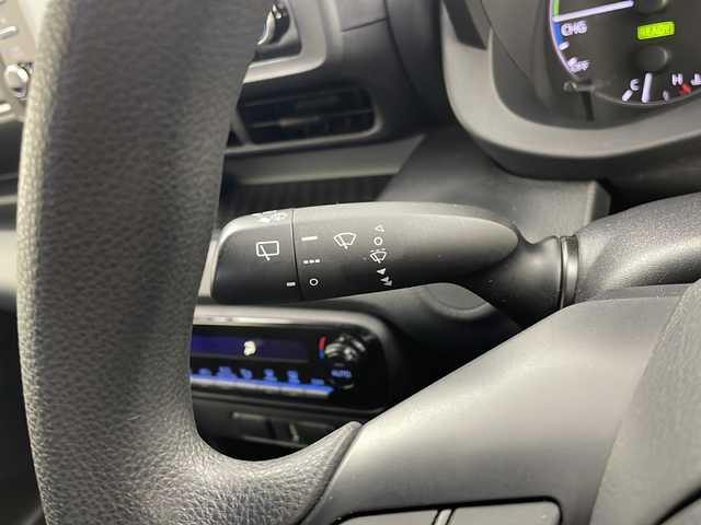 トヨタ ヤリス ハイブリッド X 栃木県 2020(令2)年 4万km シルバーM 純正8インチナビ/（AM/FM/Bluetooth/USB)/トヨタセーフティセンス/・衝突軽減ブレーキ/・レーンキープアシスト/・追従式クルーズコントロール/・オートマチックハイビーム/・クリアランスソナー/オートライト/ステアリングスイッチ/横滑り防止装置/前方ドライブレコーダー/禁煙車/ETC/スペアキー有/純正フロアマット/ドアバイザー