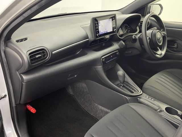 トヨタ ヤリス ハイブリッド X 栃木県 2020(令2)年 4万km シルバーM 純正8インチナビ/（AM/FM/Bluetooth/USB)/トヨタセーフティセンス/・衝突軽減ブレーキ/・レーンキープアシスト/・追従式クルーズコントロール/・オートマチックハイビーム/・クリアランスソナー/オートライト/ステアリングスイッチ/横滑り防止装置/前方ドライブレコーダー/禁煙車/ETC/スペアキー有/純正フロアマット/ドアバイザー