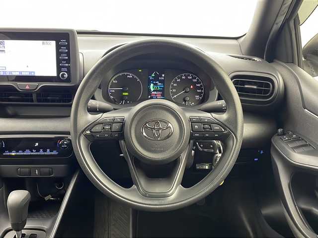 トヨタ ヤリス ハイブリッド X 栃木県 2020(令2)年 4万km シルバーM 純正8インチナビ/（AM/FM/Bluetooth/USB)/トヨタセーフティセンス/・衝突軽減ブレーキ/・レーンキープアシスト/・追従式クルーズコントロール/・オートマチックハイビーム/・クリアランスソナー/オートライト/ステアリングスイッチ/横滑り防止装置/前方ドライブレコーダー/禁煙車/ETC/スペアキー有/純正フロアマット/ドアバイザー