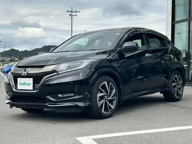 ホンダ ヴェゼル ハイブリッド RS ホンダセンシング 愛媛県 2017(平29)年 5.1万km クリスタルブラックパール ホンダセンシング/アダプティブクルーズコントロール/衝突被害軽減ブレーキ/車線逸脱警報機能/純正ナビ/バックカメラ/パドルシフト/黒半革温シート/ドライブレコーダー/リアクティブフォースペダル/HDMI入力端子/LEDヘッドライト/電動パーキングブレーキ/電格ミラー/ヒートミラー/コーナーポール/フロントワイパーデアイサー/先行車発進お知らせ機能/ドアバイザー/ステアリングリモコン/トノカバー/現状サマー(純正AW)(225/50/R18)/YOKOHAMA BluEarth-RV RV03