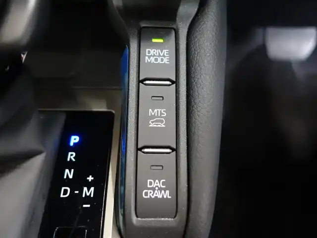 トヨタ ランドクルーザー ２５０ ZX 静岡県 2025(令7)年 0.7万km アバンギャルドブロンズメタリック ワンオーナー/禁煙車/ムーンルーフ・ルーフレール/トヨタセーフティセンス/モデリスタパッケージ/　フロントバンパーガード/　リヤバンパーガーニッシュ/　リヤスポイラー/　シグネチャーイルミブレード/　オーバーフェンダー金属調塗装/　フェンダーガーニッシュ/　サイドモール/　リヤバンパーステップガード/　リヤスポイラー/　LEDフォグバルブ（黄色）/　LEDスマートフットライト/12.3インチディスプレイオーディオプラス/　ナビ/BT/USB/HDMI/フルセグTV/miracast/JBLサウンド/パノラミックビューモニター/ビルトインETC/デジタルインナー/HUD/BSM/AC100V/ステアリングヒーター/パドルシフト/前席パワーシート（D席メモリー付き）/前席ベンチレーション/前席、2列目快適温熱シート/電動格納サードシート/ハンズフリーパワーバックドア/純正リモートスターター/純正プロジェクションカーテシイルミ/純正スカッフイルミプレート/純正ラゲージマット