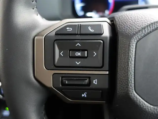 トヨタ ランドクルーザー ２５０ ZX 静岡県 2025(令7)年 0.7万km アバンギャルドブロンズメタリック ワンオーナー/禁煙車/ムーンルーフ・ルーフレール/トヨタセーフティセンス/モデリスタパッケージ/　フロントバンパーガード/　リヤバンパーガーニッシュ/　リヤスポイラー/　シグネチャーイルミブレード/　オーバーフェンダー金属調塗装/　フェンダーガーニッシュ/　サイドモール/　リヤバンパーステップガード/　リヤスポイラー/　LEDフォグバルブ（黄色）/　LEDスマートフットライト/12.3インチディスプレイオーディオプラス/　ナビ/BT/USB/HDMI/フルセグTV/miracast/JBLサウンド/パノラミックビューモニター/ビルトインETC/デジタルインナー/HUD/BSM/AC100V/ステアリングヒーター/パドルシフト/前席パワーシート（D席メモリー付き）/前席ベンチレーション/前席、2列目快適温熱シート/電動格納サードシート/ハンズフリーパワーバックドア/純正リモートスターター/純正プロジェクションカーテシイルミ/純正スカッフイルミプレート/純正ラゲージマット