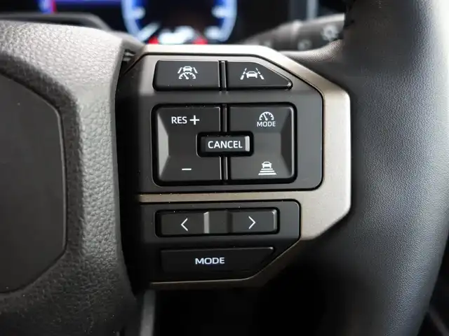 トヨタ ランドクルーザー ２５０ ZX 静岡県 2025(令7)年 0.7万km アバンギャルドブロンズメタリック ワンオーナー/禁煙車/ムーンルーフ・ルーフレール/トヨタセーフティセンス/モデリスタパッケージ/　フロントバンパーガード/　リヤバンパーガーニッシュ/　リヤスポイラー/　シグネチャーイルミブレード/　オーバーフェンダー金属調塗装/　フェンダーガーニッシュ/　サイドモール/　リヤバンパーステップガード/　リヤスポイラー/　LEDフォグバルブ（黄色）/　LEDスマートフットライト/12.3インチディスプレイオーディオプラス/　ナビ/BT/USB/HDMI/フルセグTV/miracast/JBLサウンド/パノラミックビューモニター/ビルトインETC/デジタルインナー/HUD/BSM/AC100V/ステアリングヒーター/パドルシフト/前席パワーシート（D席メモリー付き）/前席ベンチレーション/前席、2列目快適温熱シート/電動格納サードシート/ハンズフリーパワーバックドア/純正リモートスターター/純正プロジェクションカーテシイルミ/純正スカッフイルミプレート/純正ラゲージマット