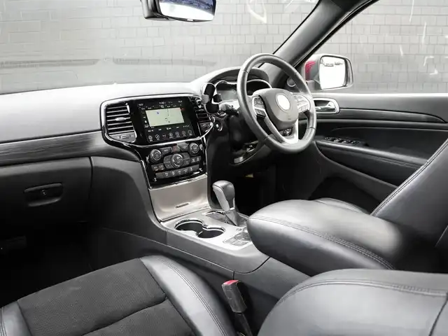 クライスラー・ジープ ジープ グランドチェロキー アルティテュード 静岡県 2019(令1)年 5.9万km ワイン 135台限定モデル/法人ワンオーナー/UconnectナビCarplay対応Bluetooth/フロント サイド バックカメラ/ハーフレザーシート　シートヒーター/デジタルインナーミラー前後ドラレコ/ランニングボード/グロスブラックアクセント/20インチアルミホイール/HIDヘッドライト/ワイヤレス充電/スマートキー/DSRCETC