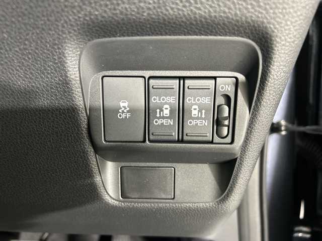 ホンダ フリード ハイブリット e:HEV クロスター 佐賀県 2025(令7)年 0.1千km メテオロイドグレーメタリック 登録済み未使用車/純正9インチナビ/フルセグTV/Bluetooth/Carplay/衝突被害軽減システム/レーダークルーズコントロール/レーンアシスト/ブラインドスポットモニター/先行車発進告知機能/標識認識機能/コーナーセンサー/横滑り防止装置/オートライト/オートマチックハイビーム/LEDヘッドライト/LEDフォグライト/電子パーキングブレーキ/ブレーキホールド/両側パワースライドドア/後席サンシェード/ハーフレザーシート/ISOFIX対応/運転席・助手席シートヒーター/後席サーキュレーター/ルーフレール/純正15インチアルミホイール/スマートキー×２