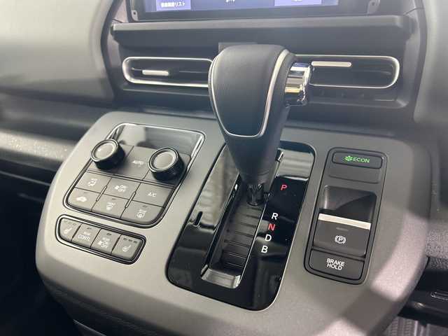 ホンダ フリード ハイブリット e:HEV クロスター 佐賀県 2025(令7)年 0.1千km メテオロイドグレーメタリック 登録済み未使用車/純正9インチナビ/フルセグTV/Bluetooth/Carplay/衝突被害軽減システム/レーダークルーズコントロール/レーンアシスト/ブラインドスポットモニター/先行車発進告知機能/標識認識機能/コーナーセンサー/横滑り防止装置/オートライト/オートマチックハイビーム/LEDヘッドライト/LEDフォグライト/電子パーキングブレーキ/ブレーキホールド/両側パワースライドドア/後席サンシェード/ハーフレザーシート/ISOFIX対応/運転席・助手席シートヒーター/後席サーキュレーター/ルーフレール/純正15インチアルミホイール/スマートキー×２